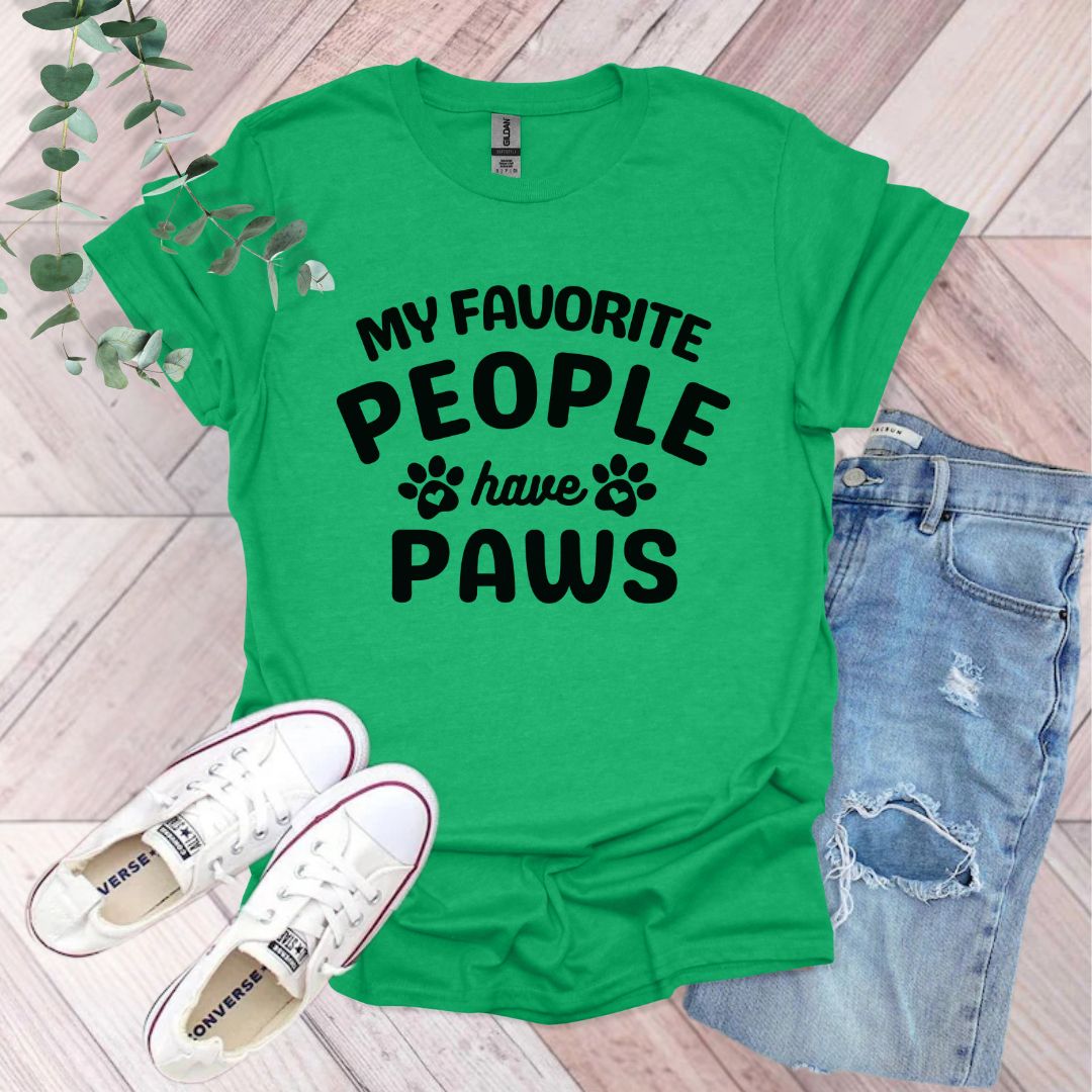 a green shirt that says, my favorite people have paws